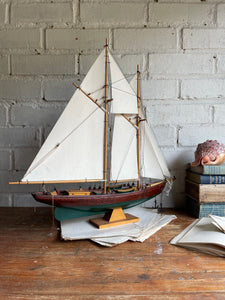 Vintage Pond Yacht/Model Yacht