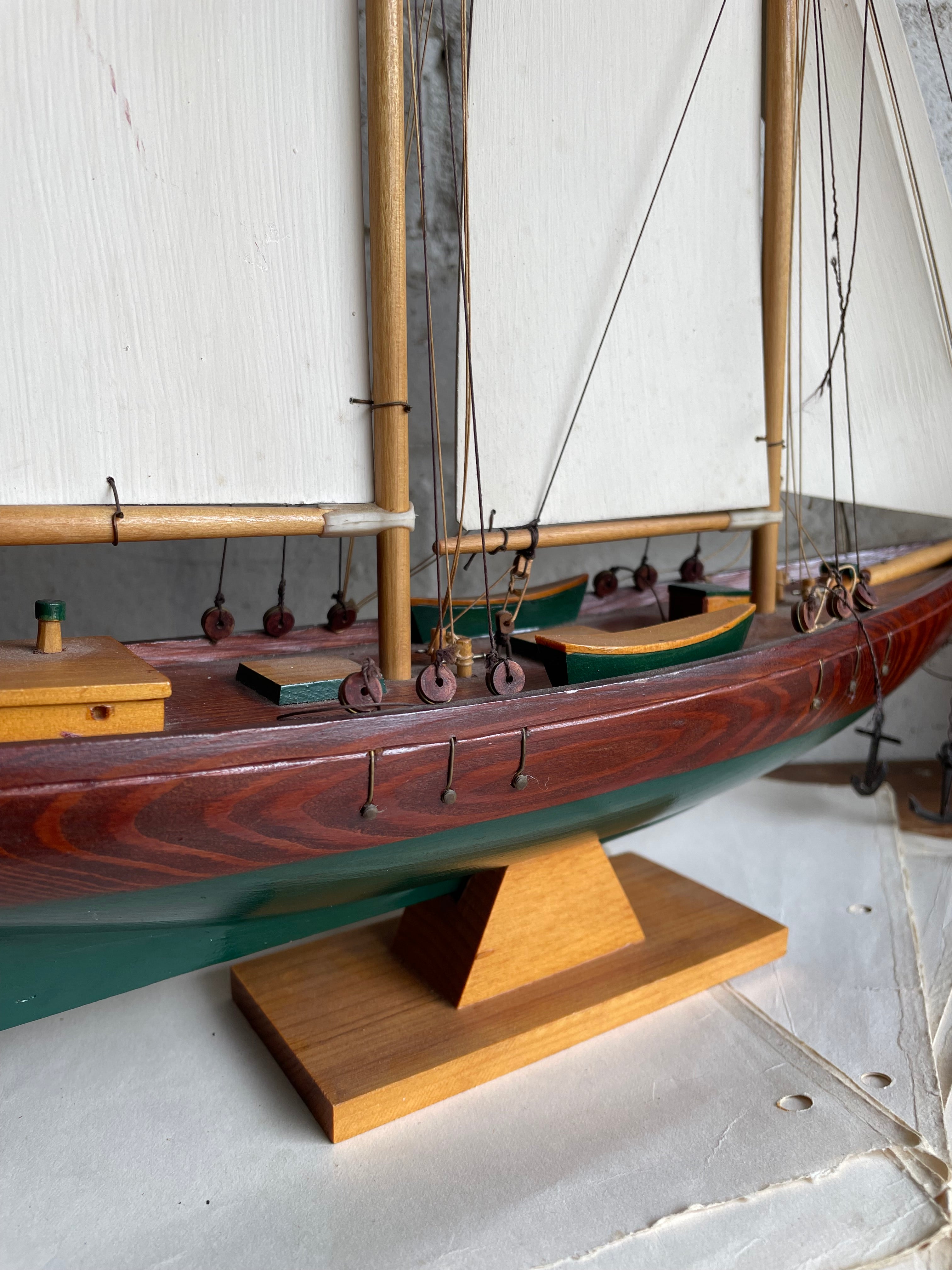 Vintage Pond Yacht/Model Yacht
