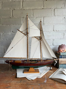 Vintage Pond Yacht/Model Yacht