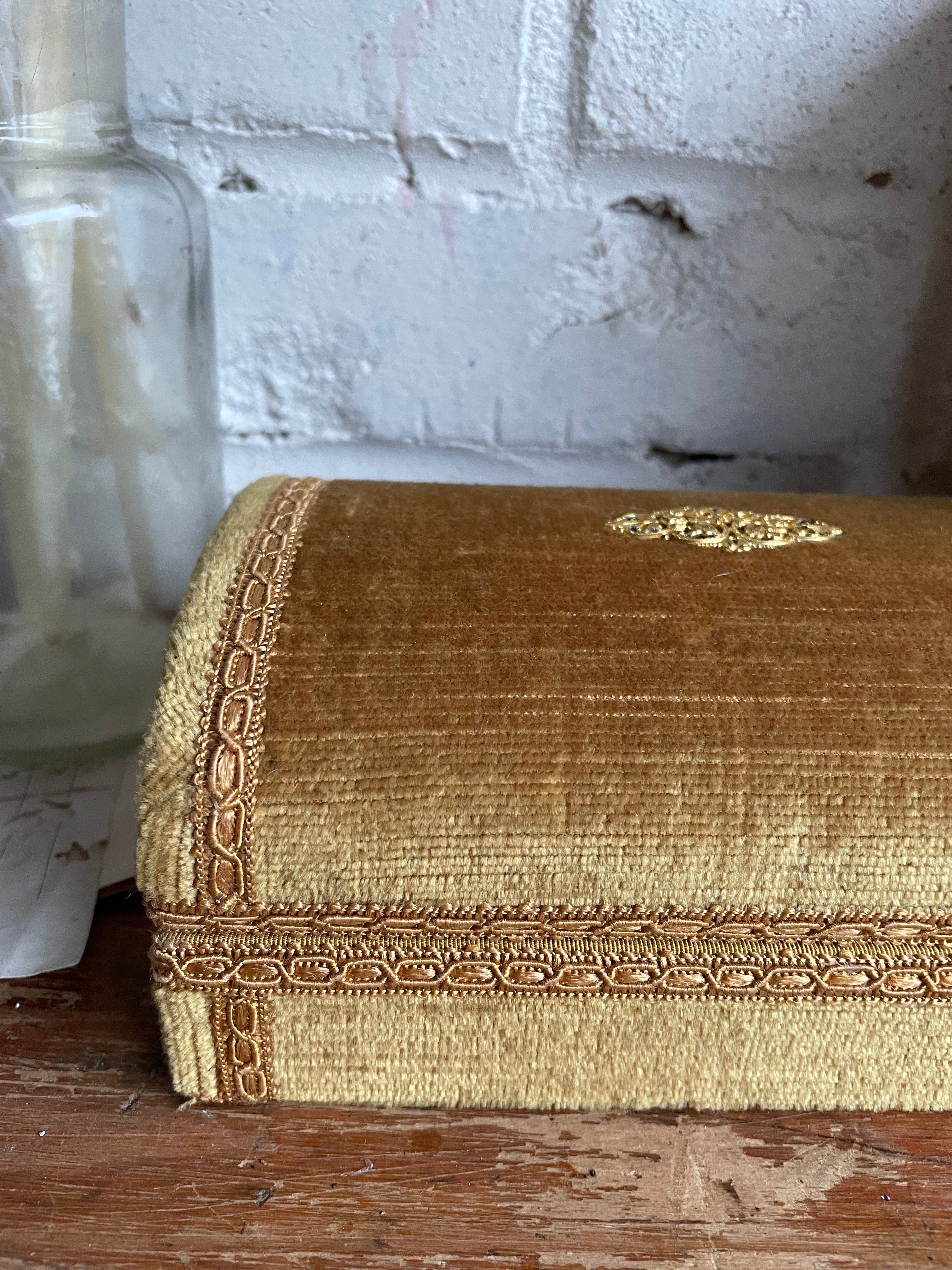 1920s Velvet Ochre Box
