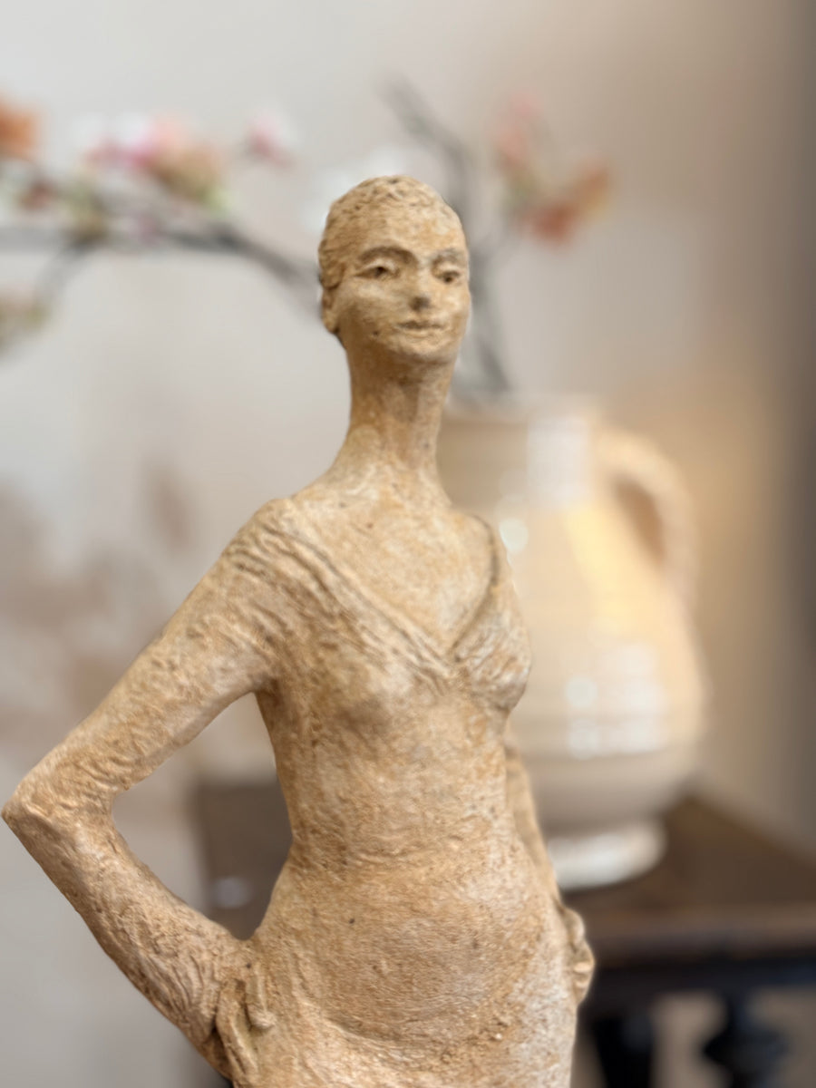 Elegant Woman: Beautiful Terracotta Sculpture – Reclectic