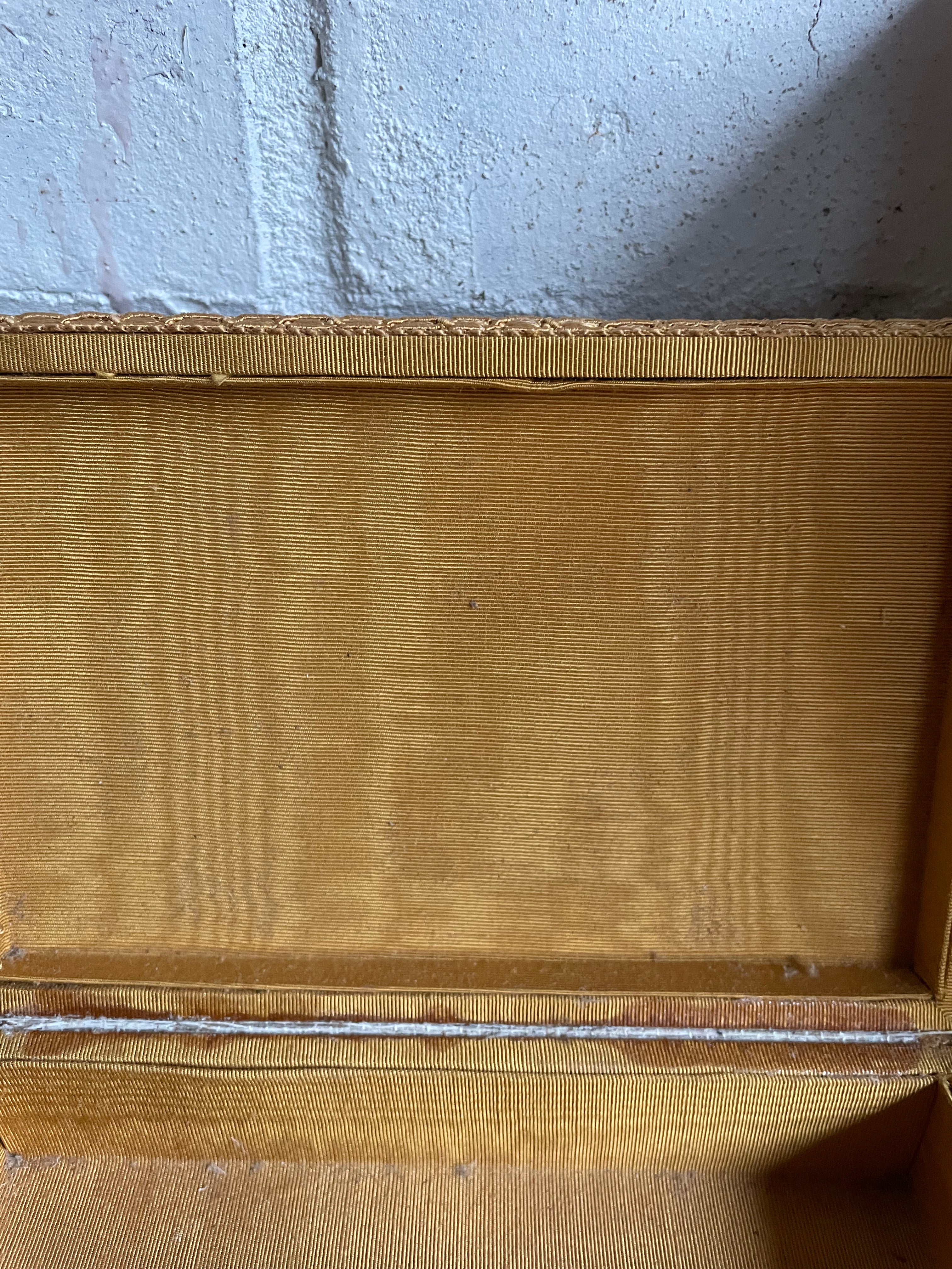 1920s Velvet Ochre Box