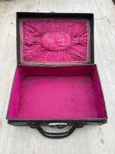 1930s Little Portable Sewing Case