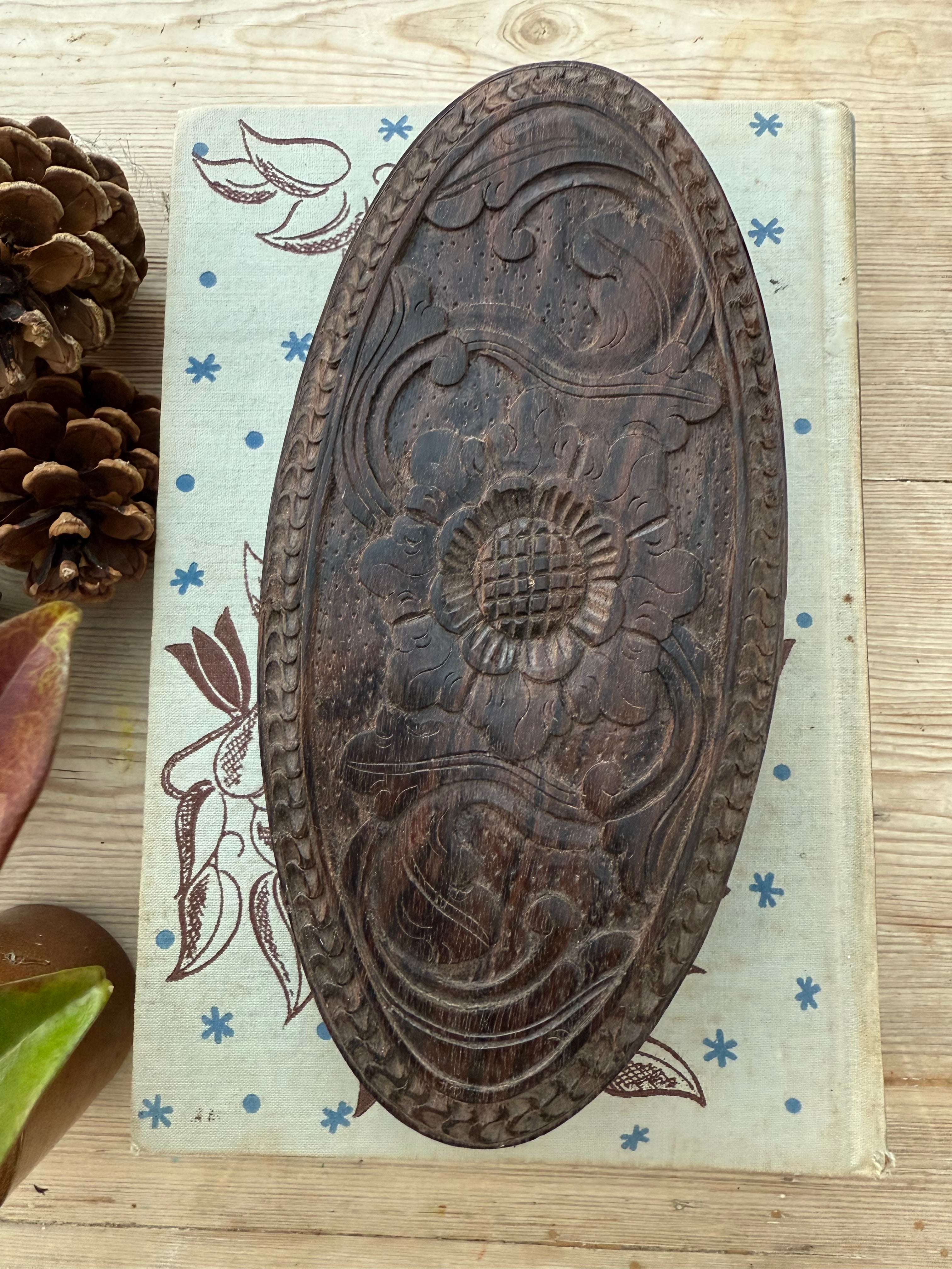 Early 20th Century Carved Wooden Trinket Box