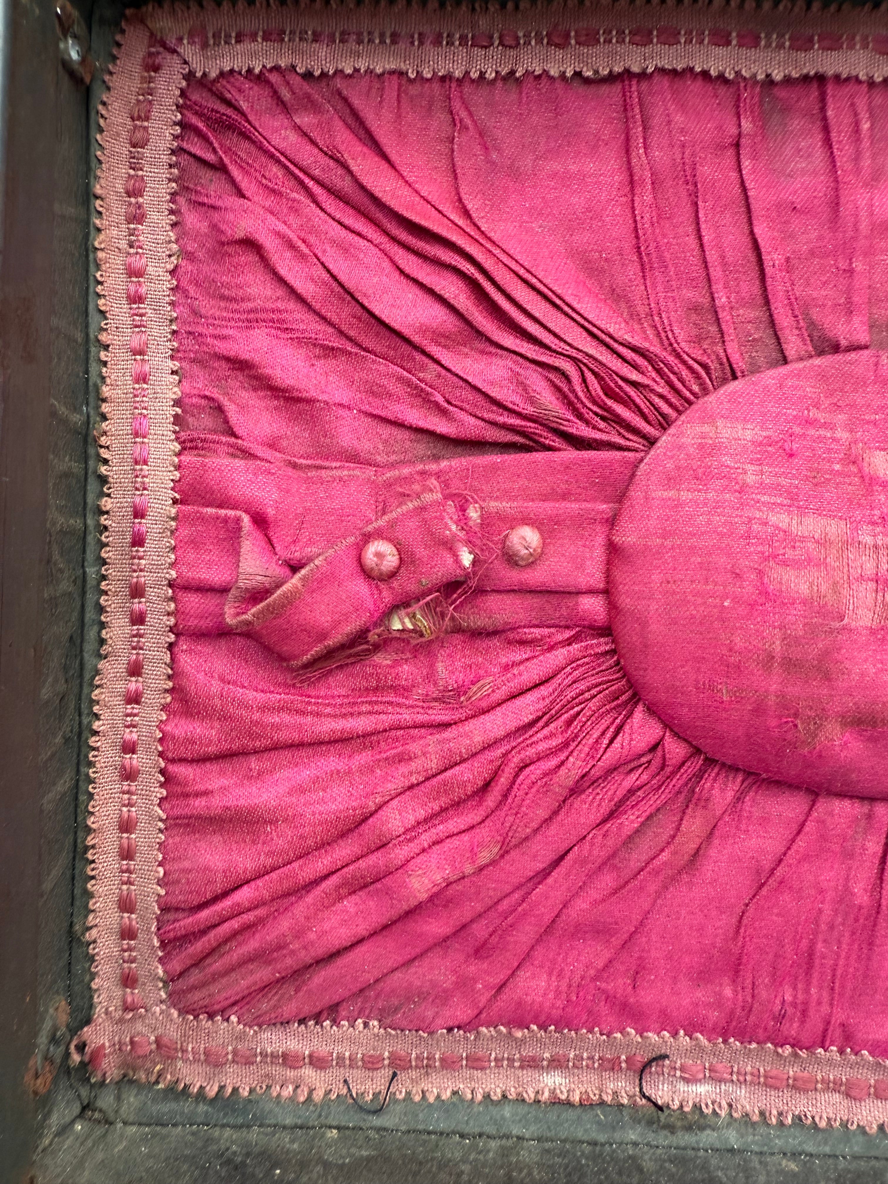1930s Little Portable Sewing Case
