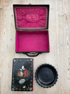 1930s Little Portable Sewing Case