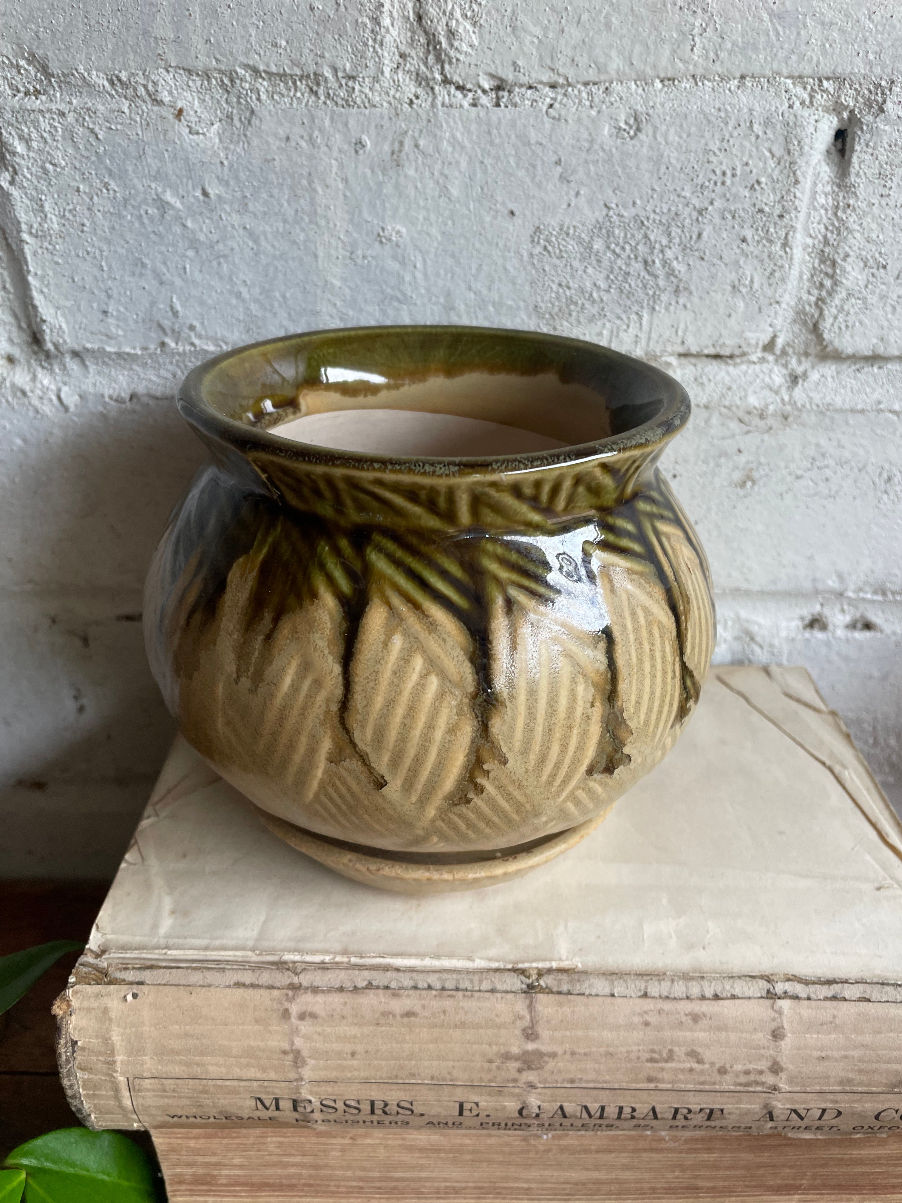 Edwardian Plant Pot with Drainage Saucer