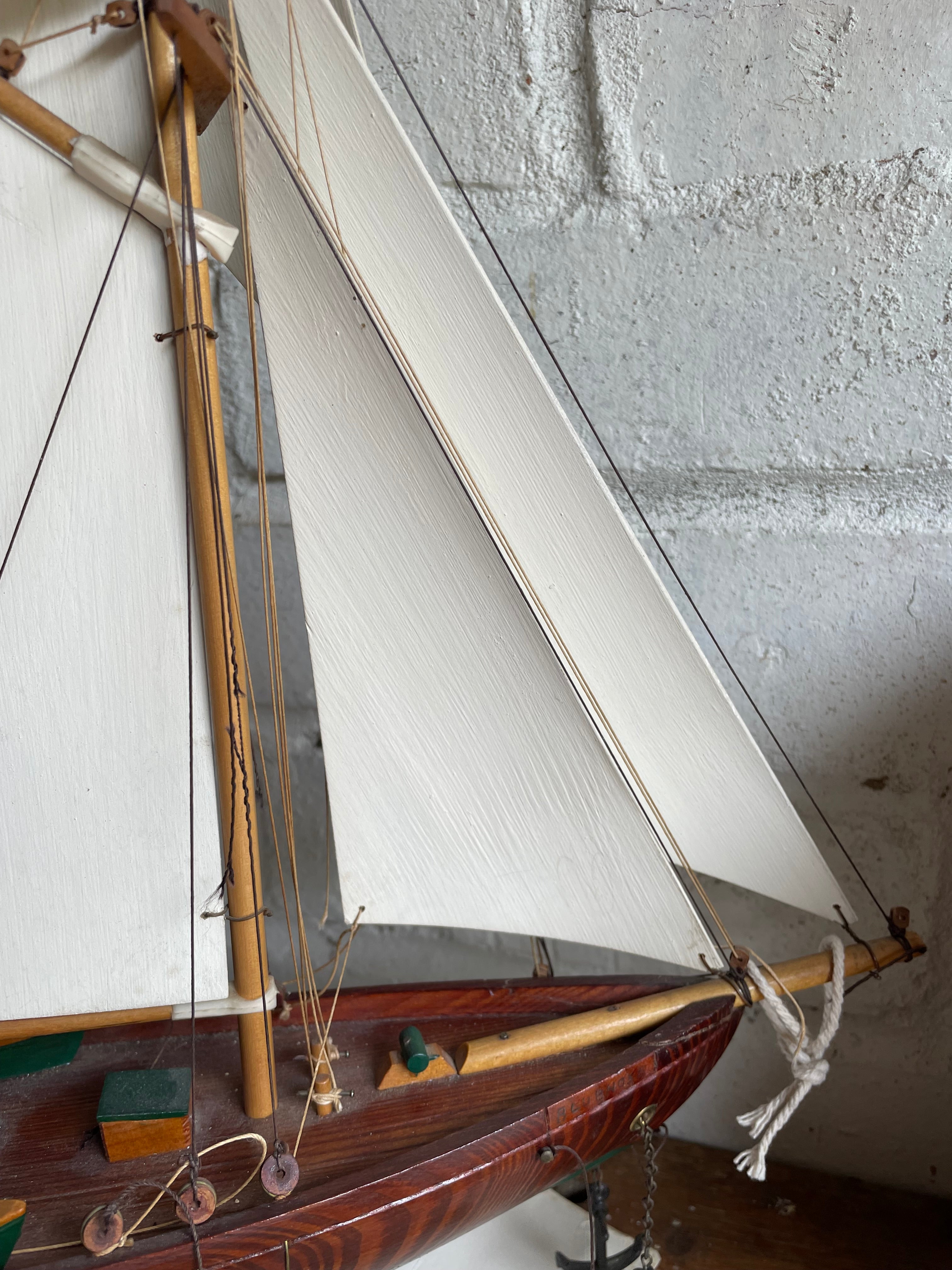 Vintage Pond Yacht/Model Yacht