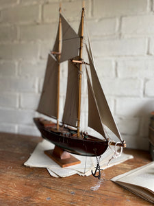 Vintage Pond Yacht/Model Yacht