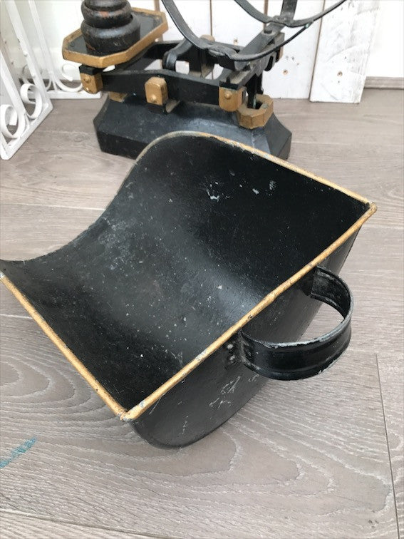 Large Antique Cast Iron Grocers Scales