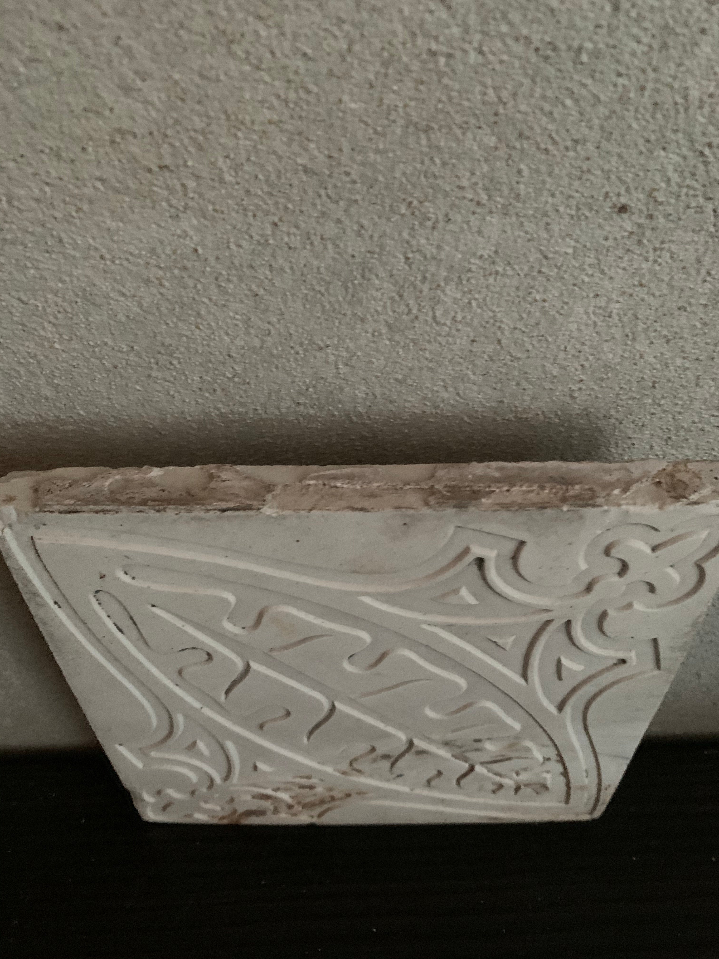 Tile with Leaf Detail