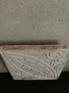 Tile with Leaf Detail
