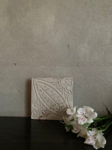 Tile with Leaf Detail