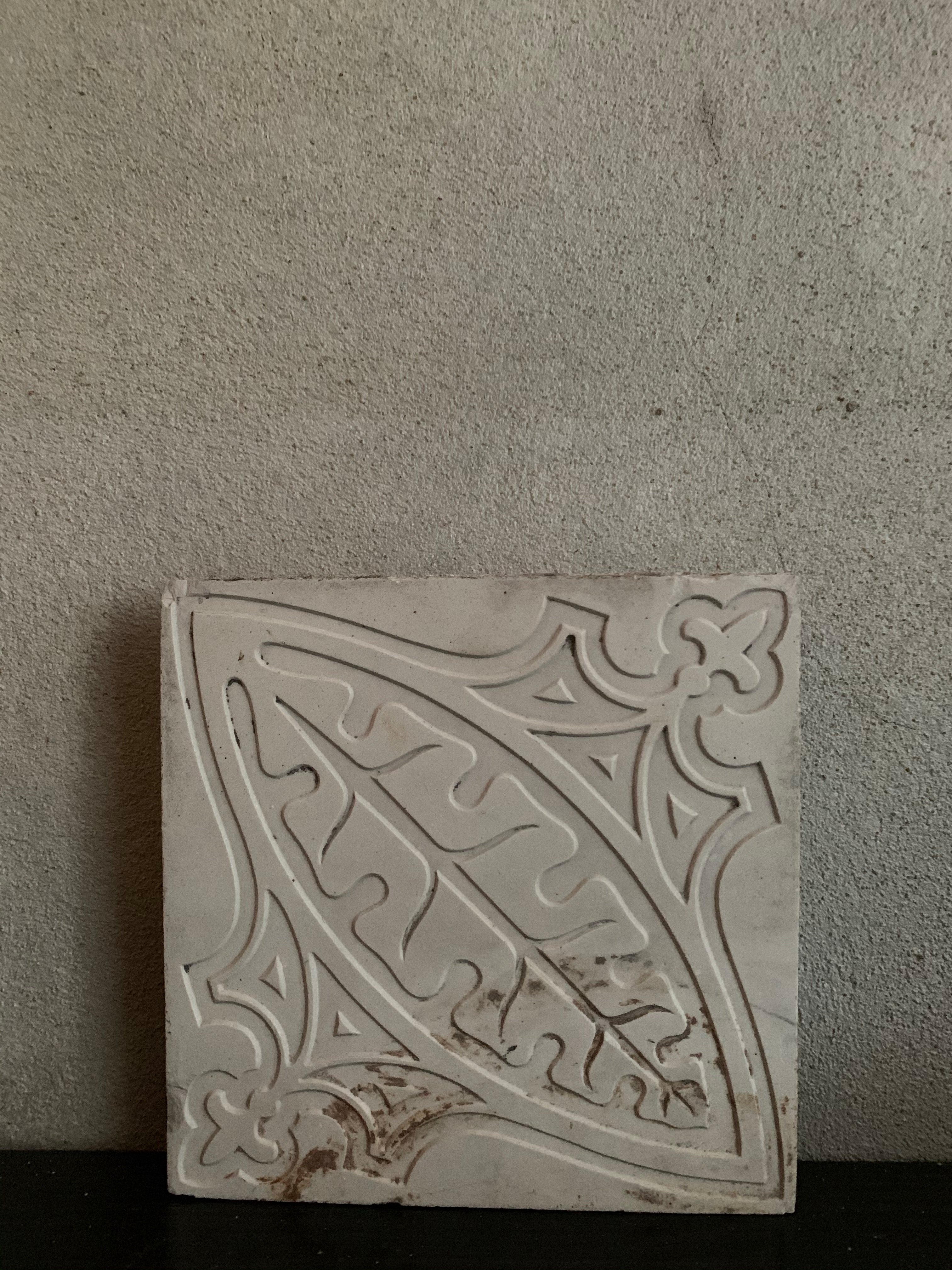 Tile with Leaf Detail
