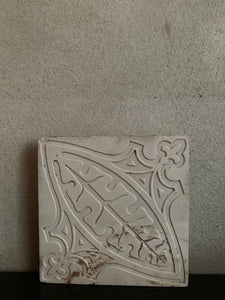 Tile with Leaf Detail