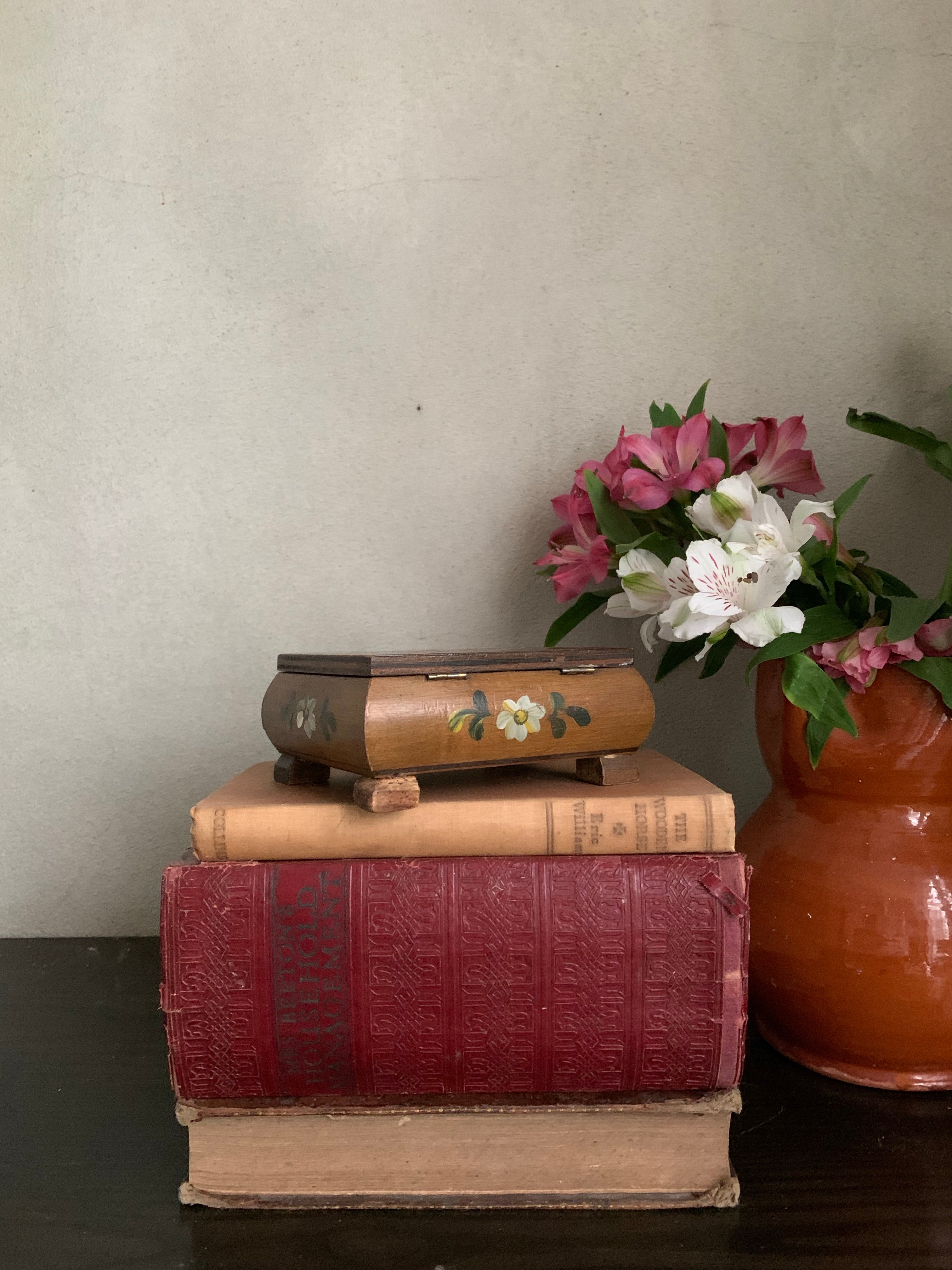 Little hand-painted floral box