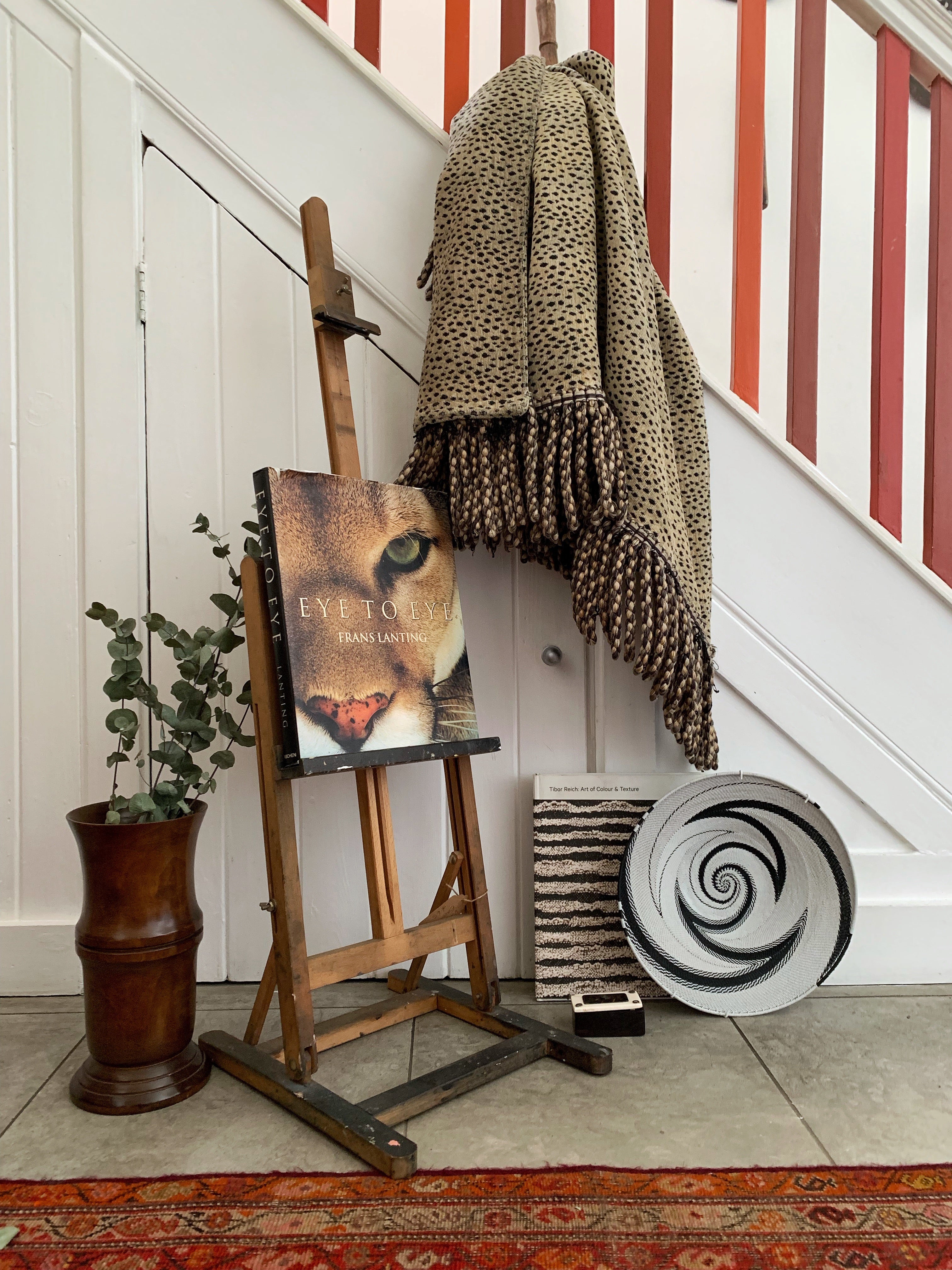 Floor-Standing Vintage Easel
