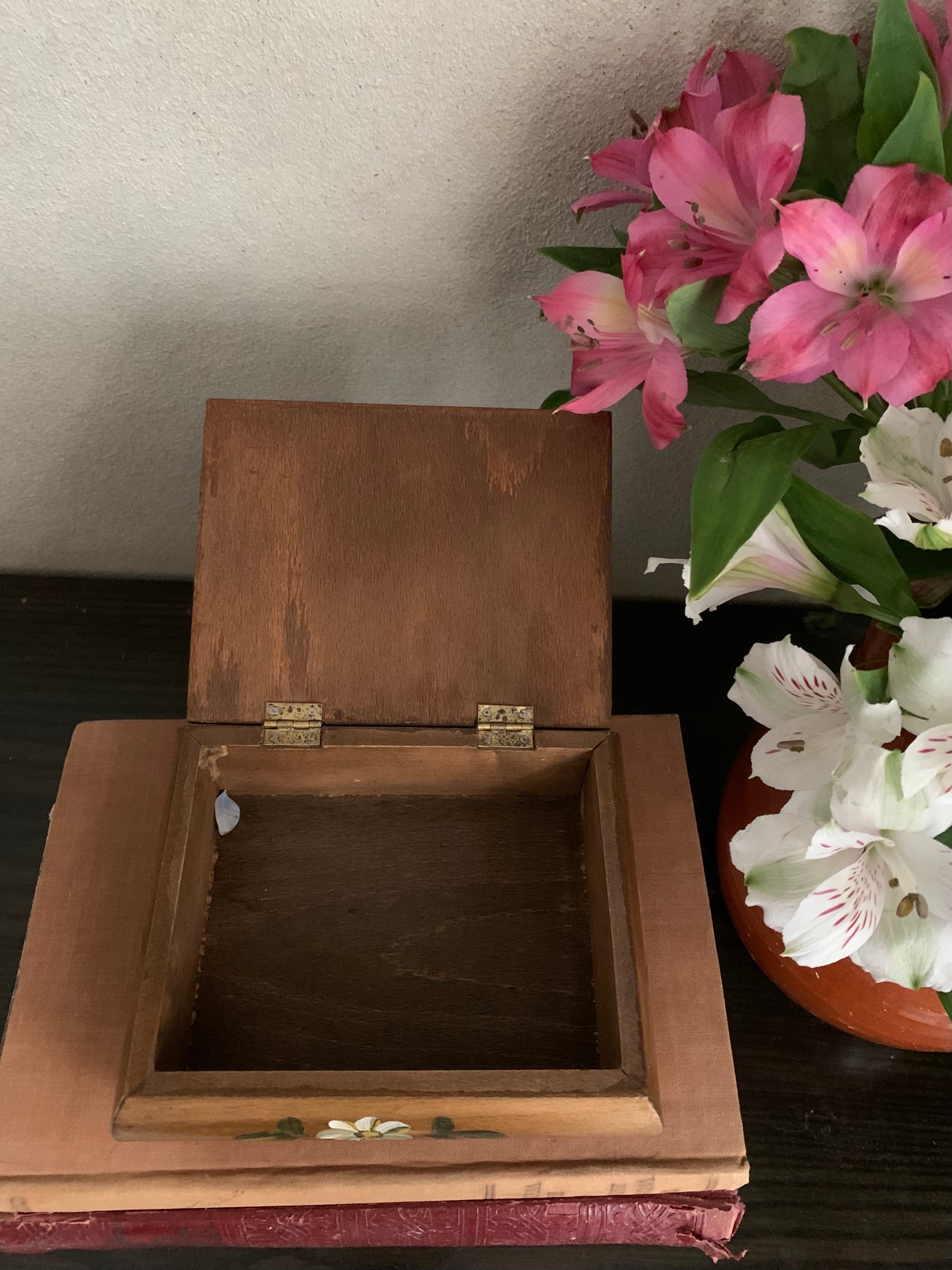 Little hand-painted floral box