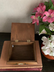 Little hand-painted floral box