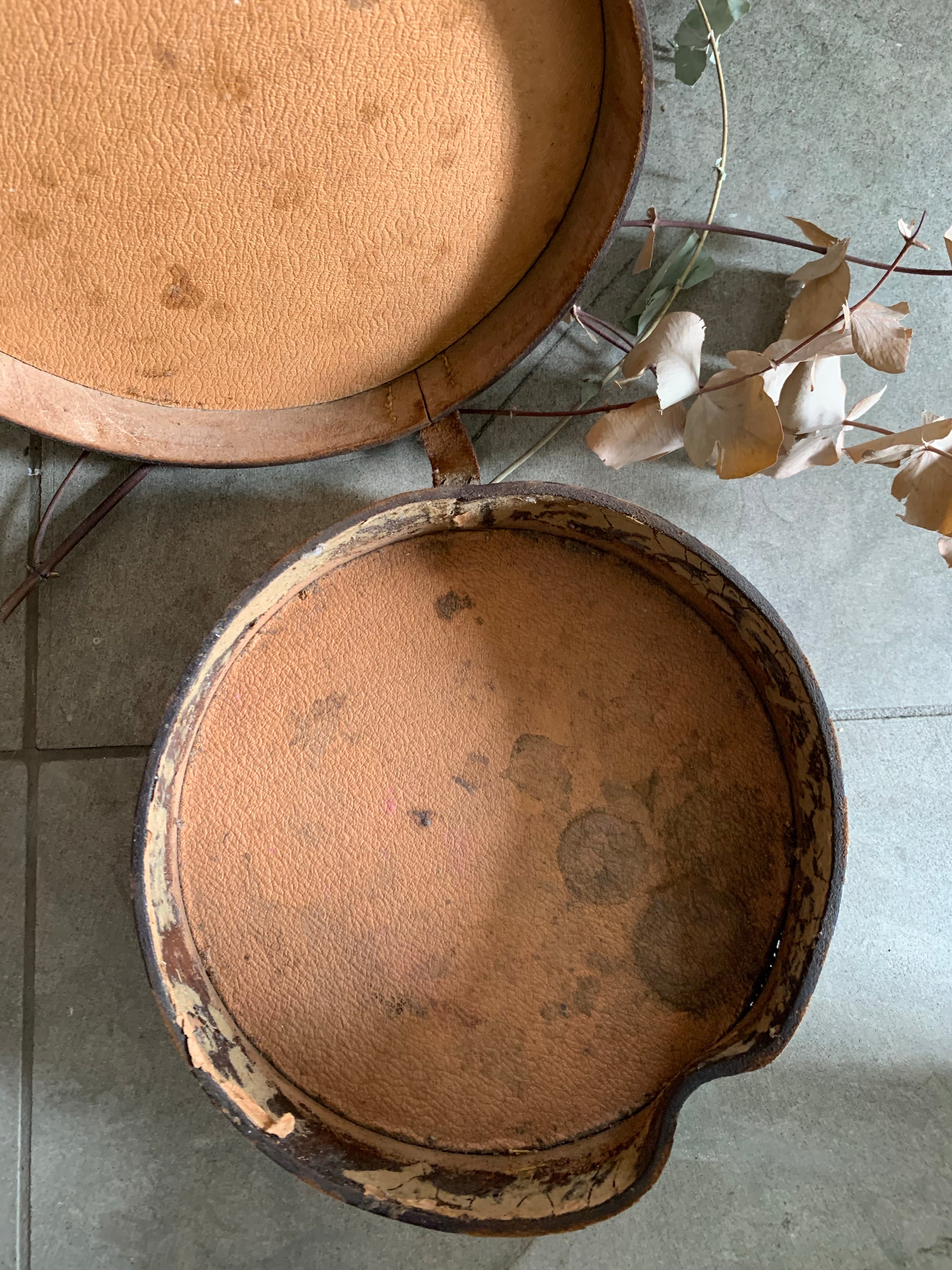 Old Leather Collar Box