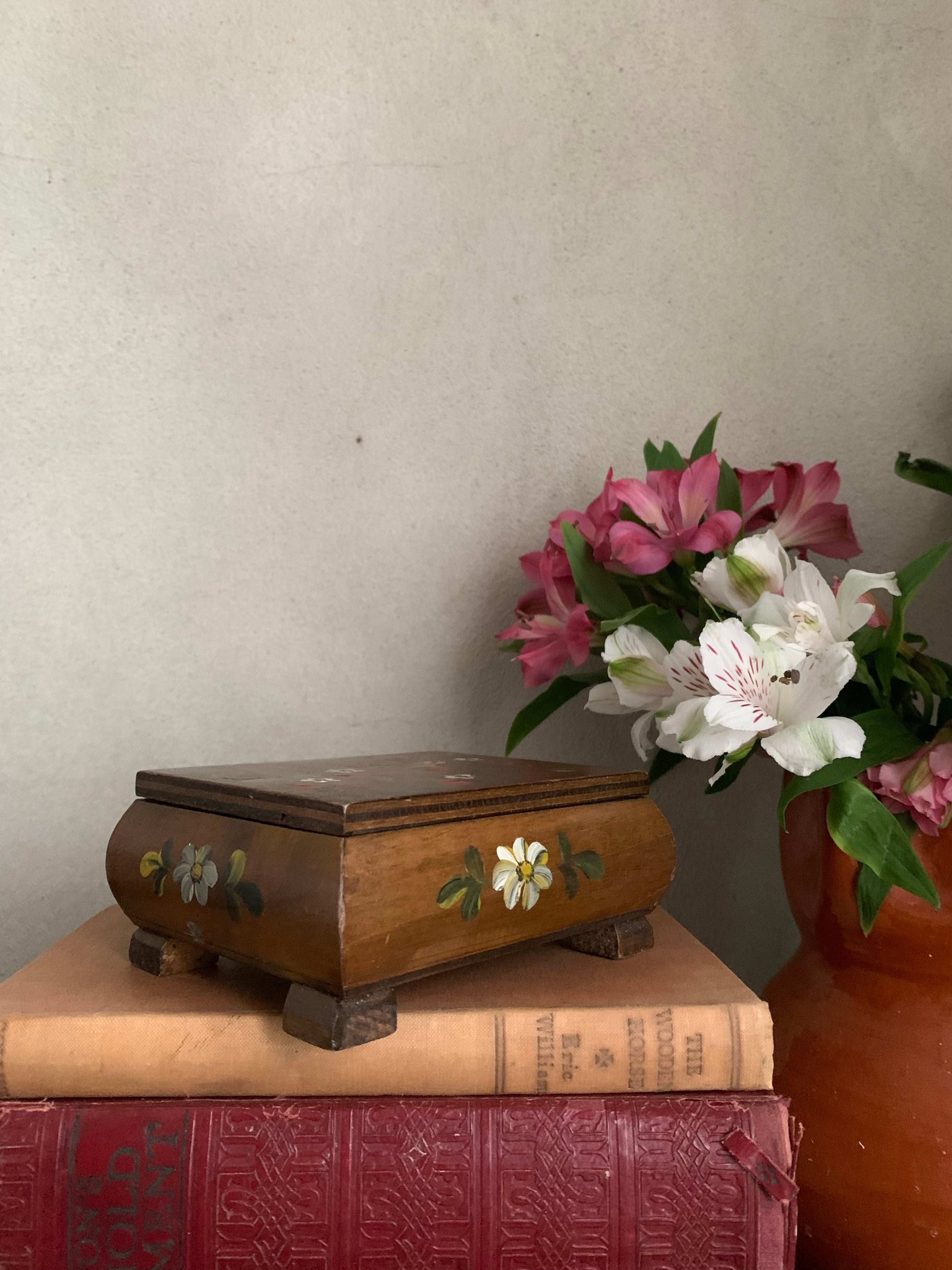 Little hand-painted floral box