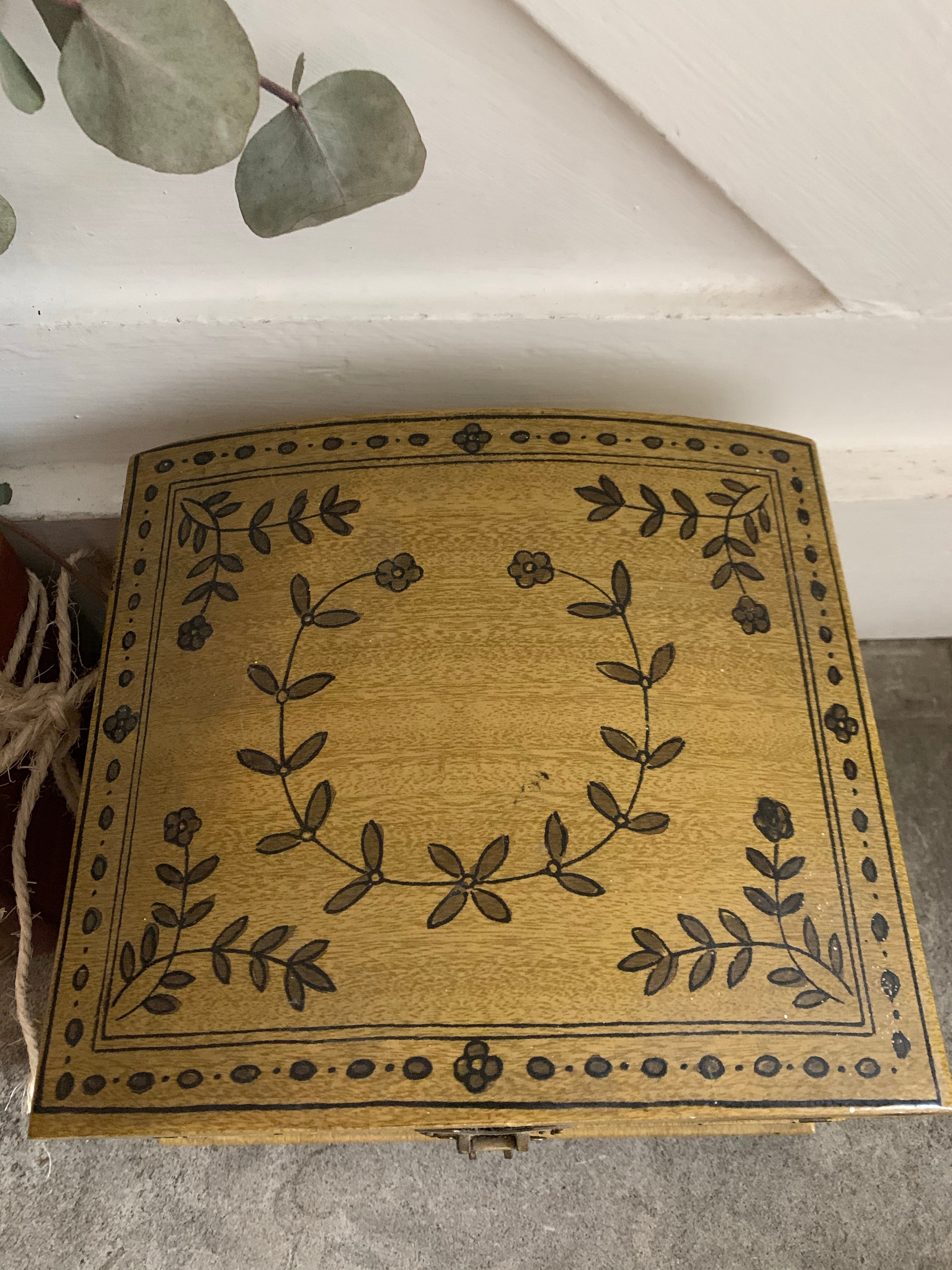 Vintage Floral Jewellery Box