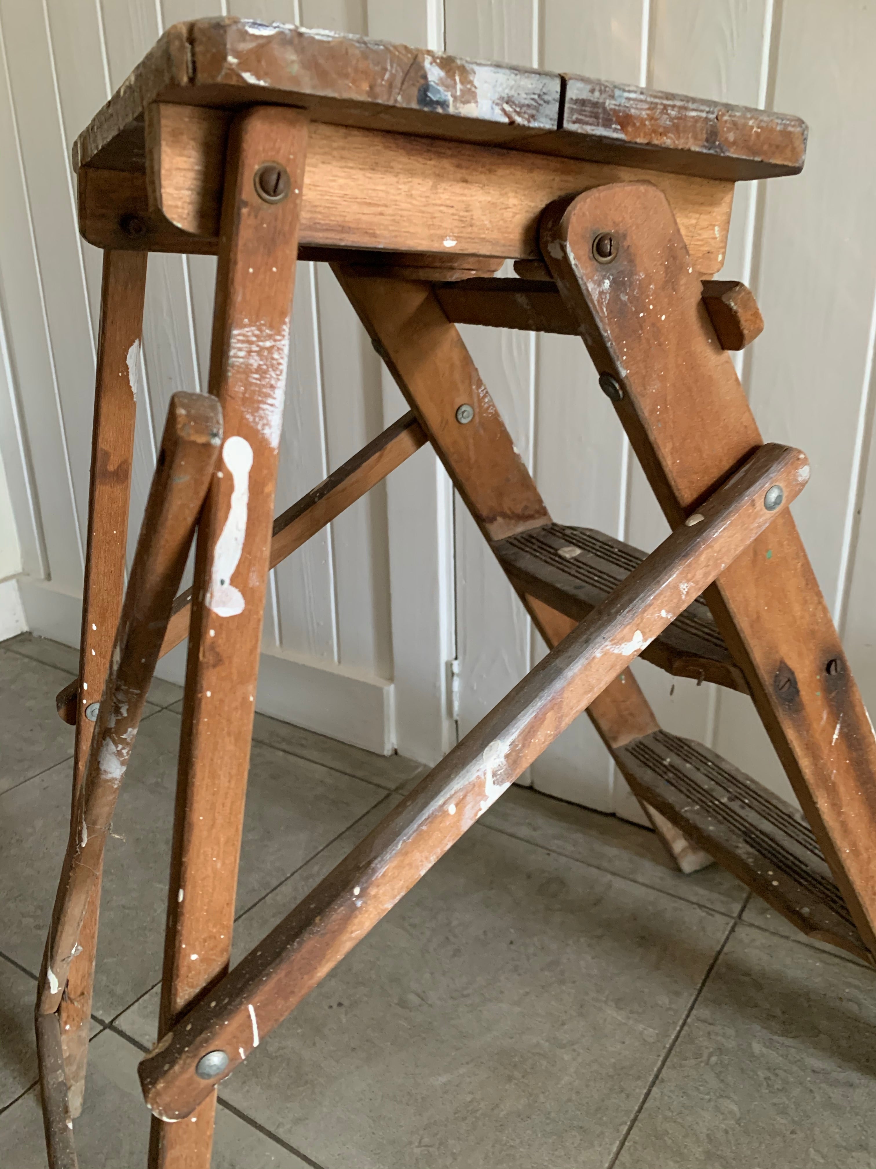 Folding Step-Ladder