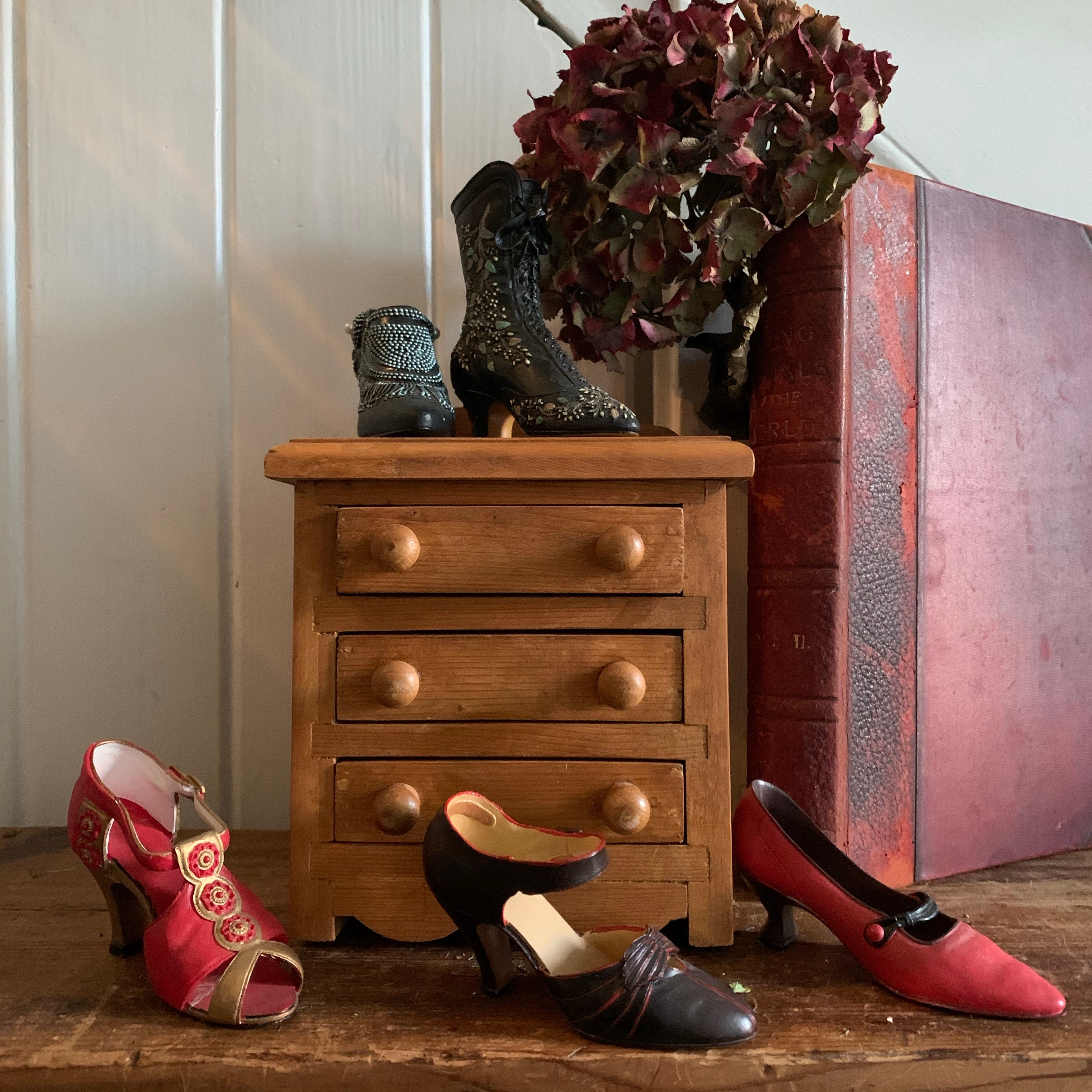 Miniature Ceramic & Resin Art Deco Shoe