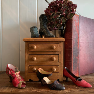 Miniature Ceramic & Resin Art Deco Shoe