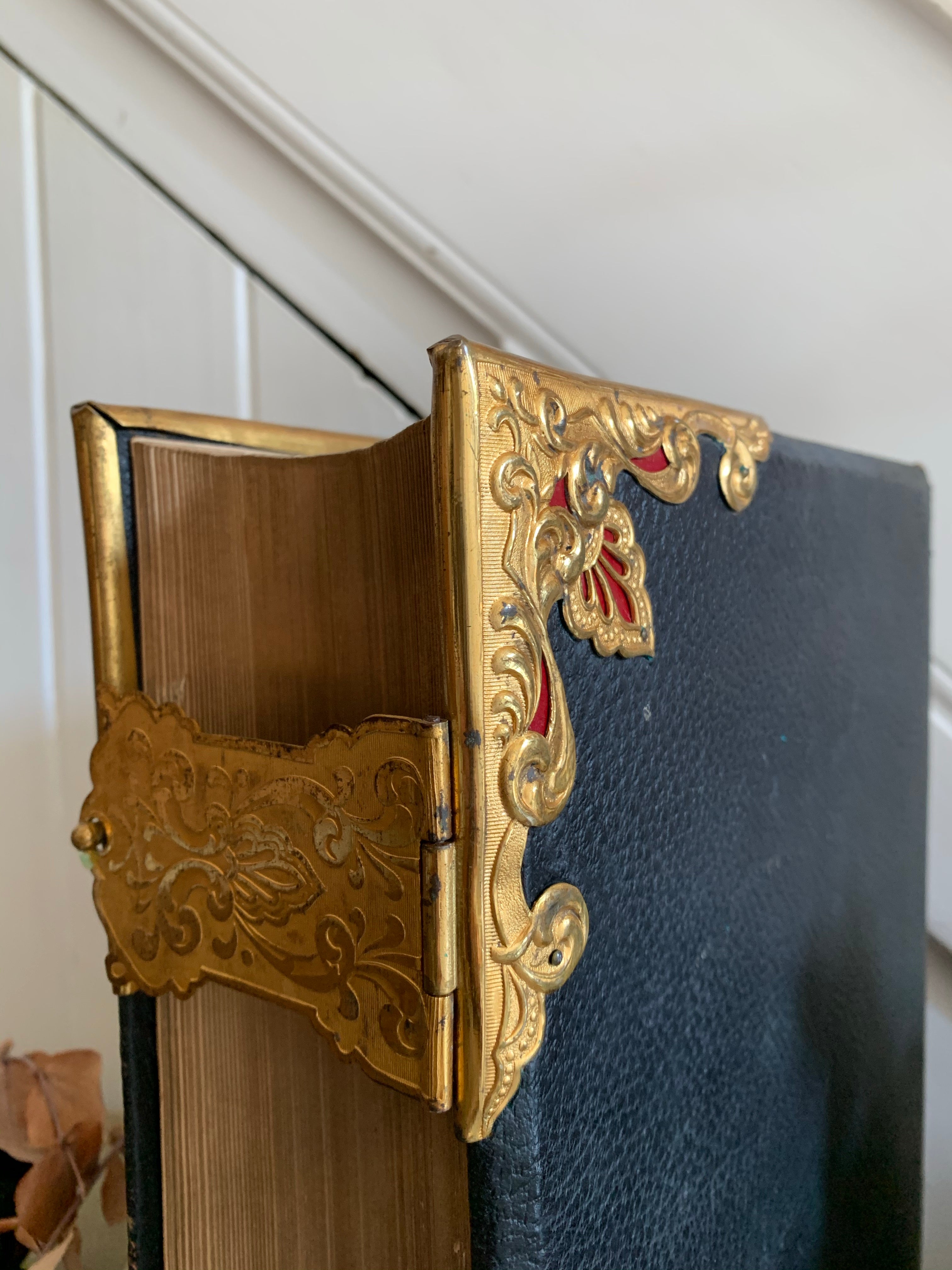 1800s Large Antique Family Bible