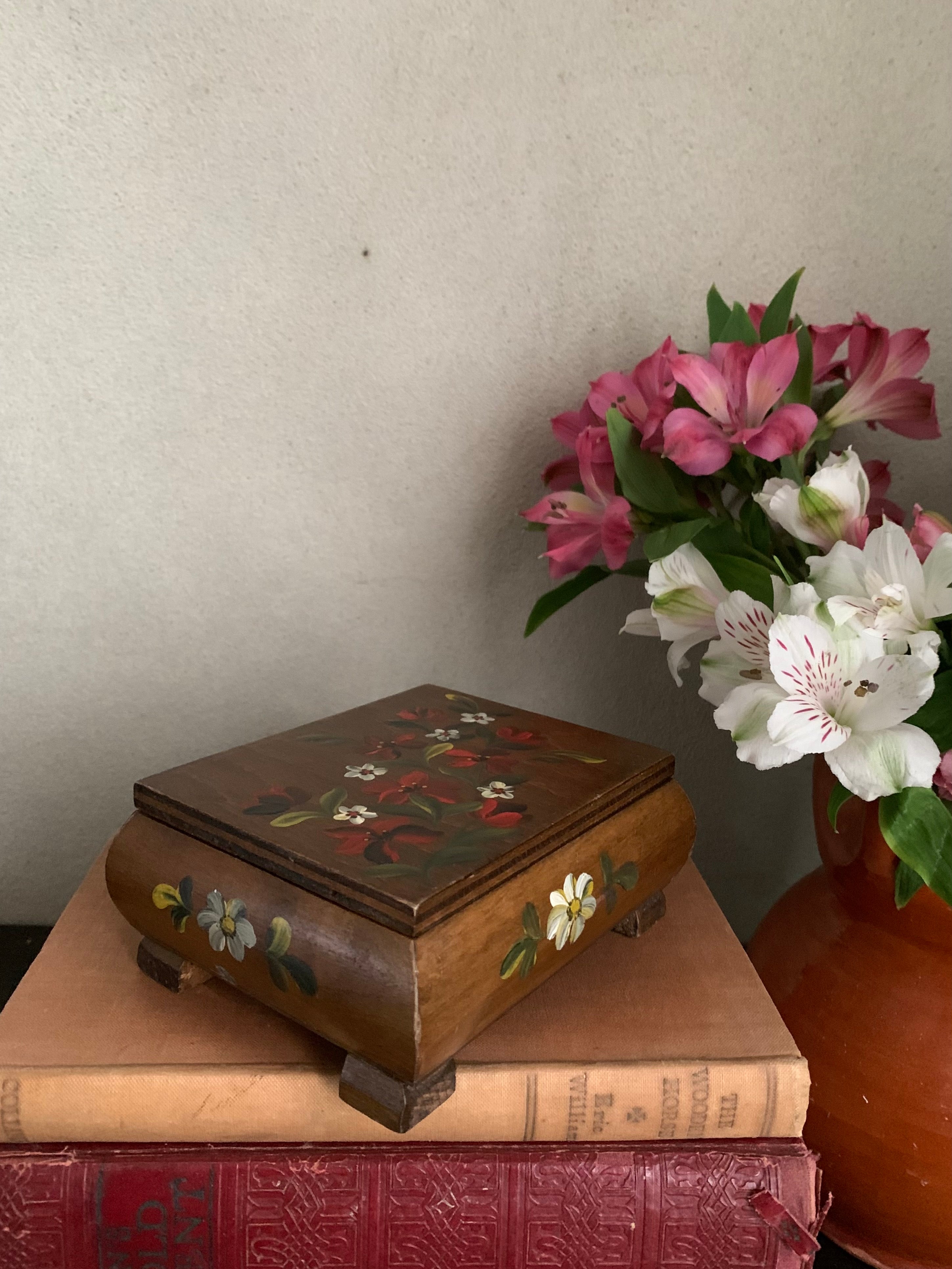 Little hand-painted floral box