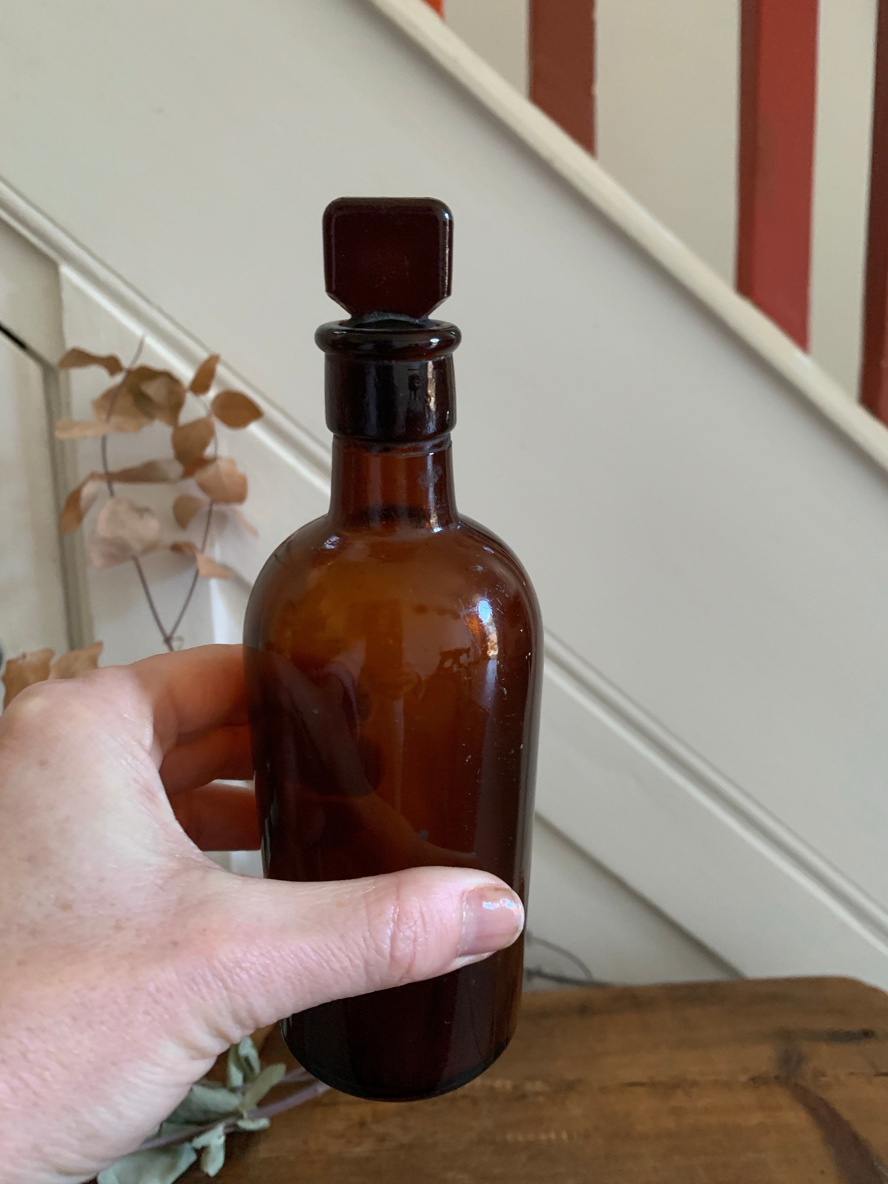 Small-sized Apothecary Bottle with stopper