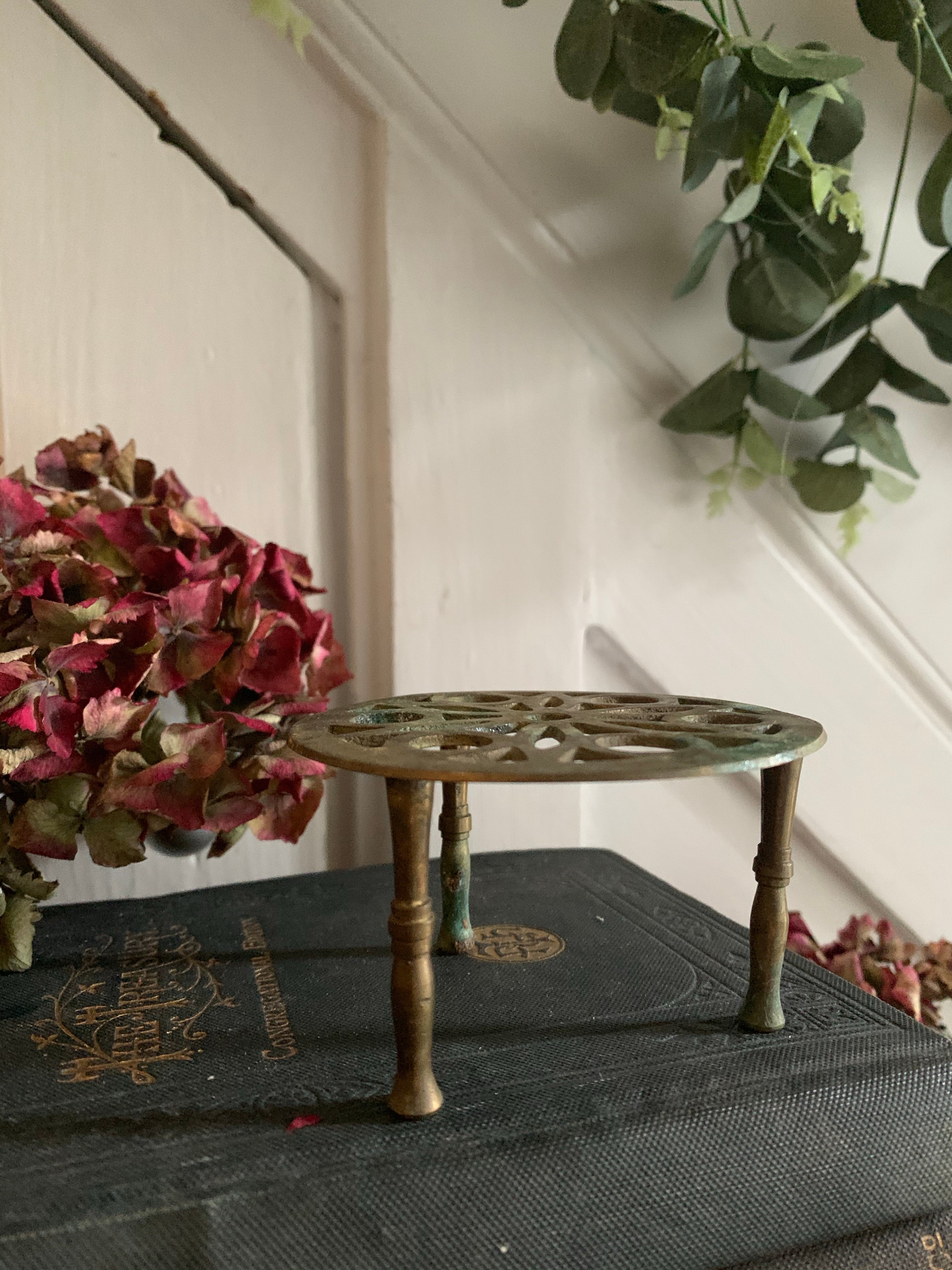 Teeny Brass Standing Trivet