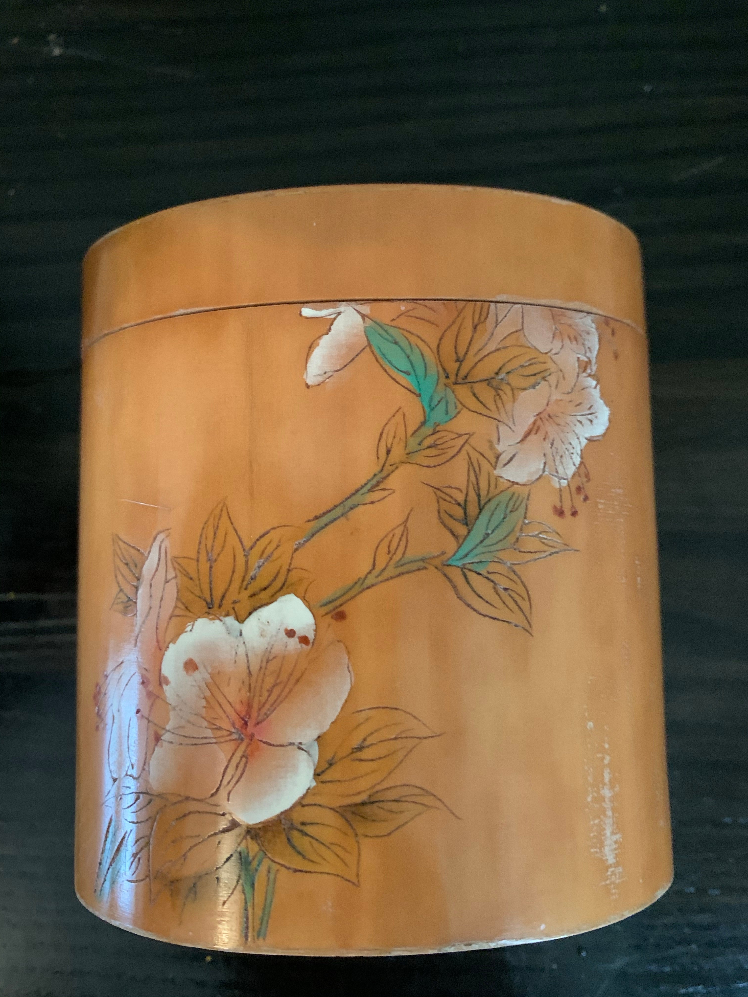 Little hand-painted Chinoisserie box