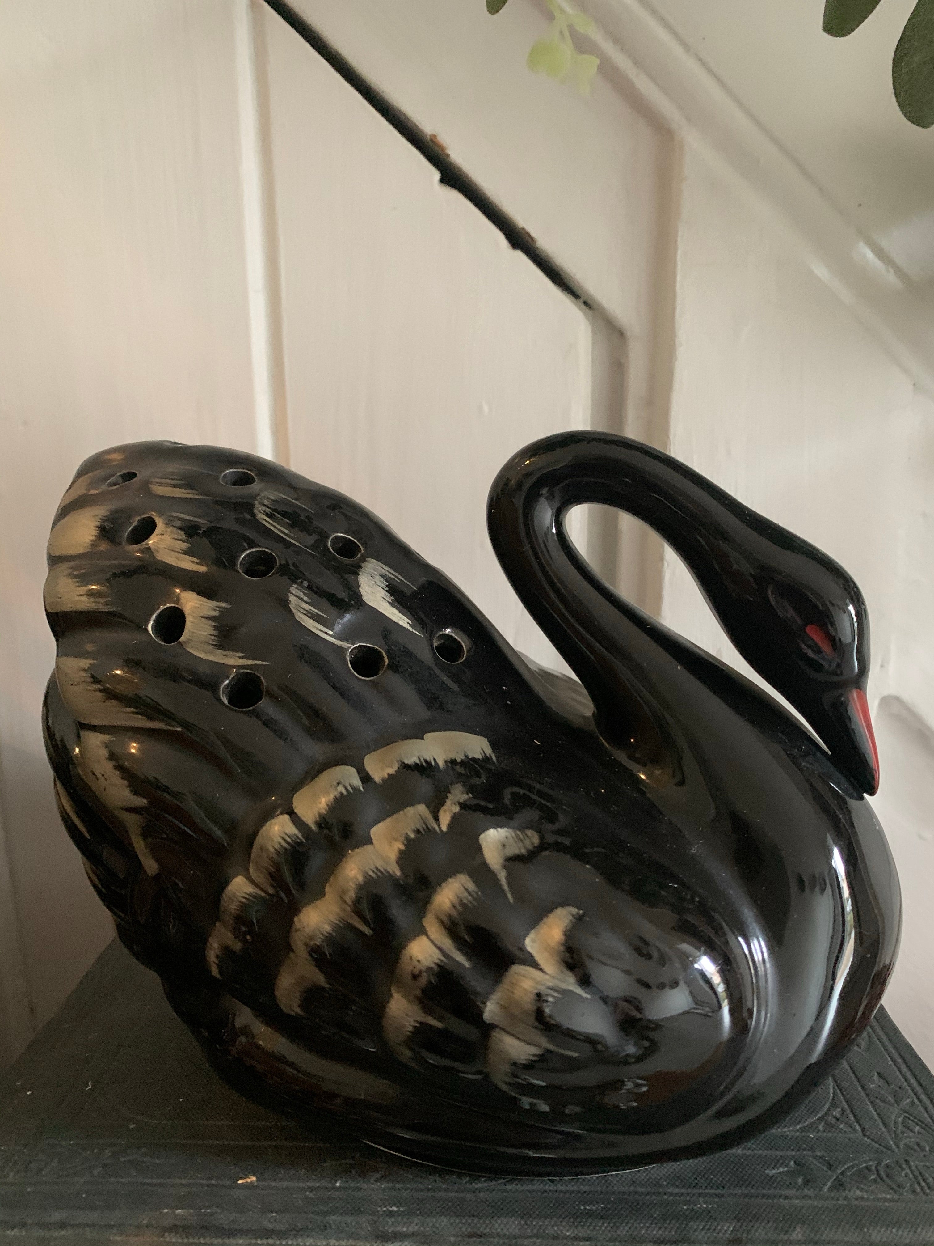 Ceramic Swan Flower Posy with Gold Feather Detail